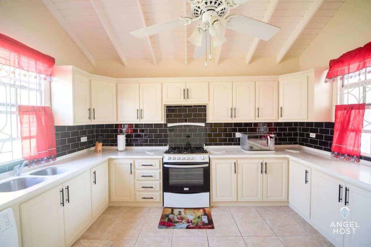 Beachy Cottage I Kitchen I Wi-Fi I Shaded Cabana I Parking Saint Philip Exteriör bild