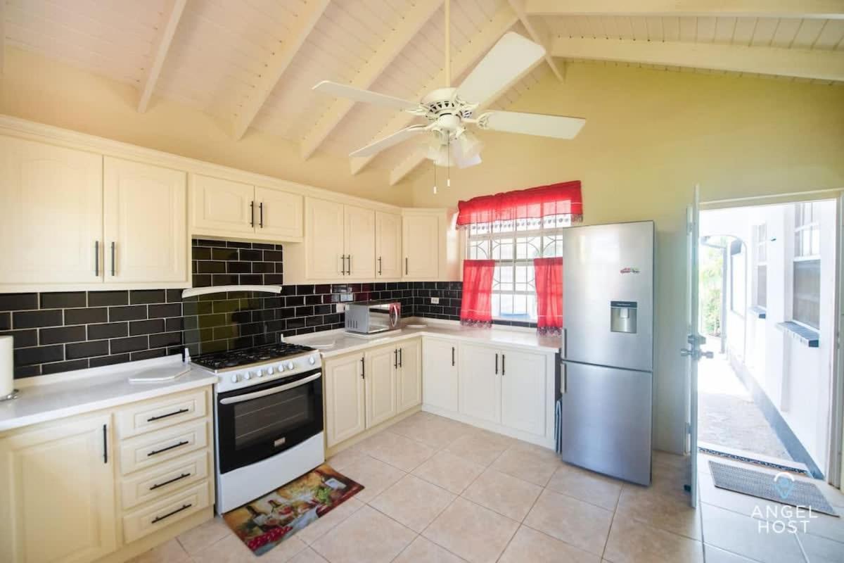 Beachy Cottage I Kitchen I Wi-Fi I Shaded Cabana I Parking Saint Philip Exteriör bild